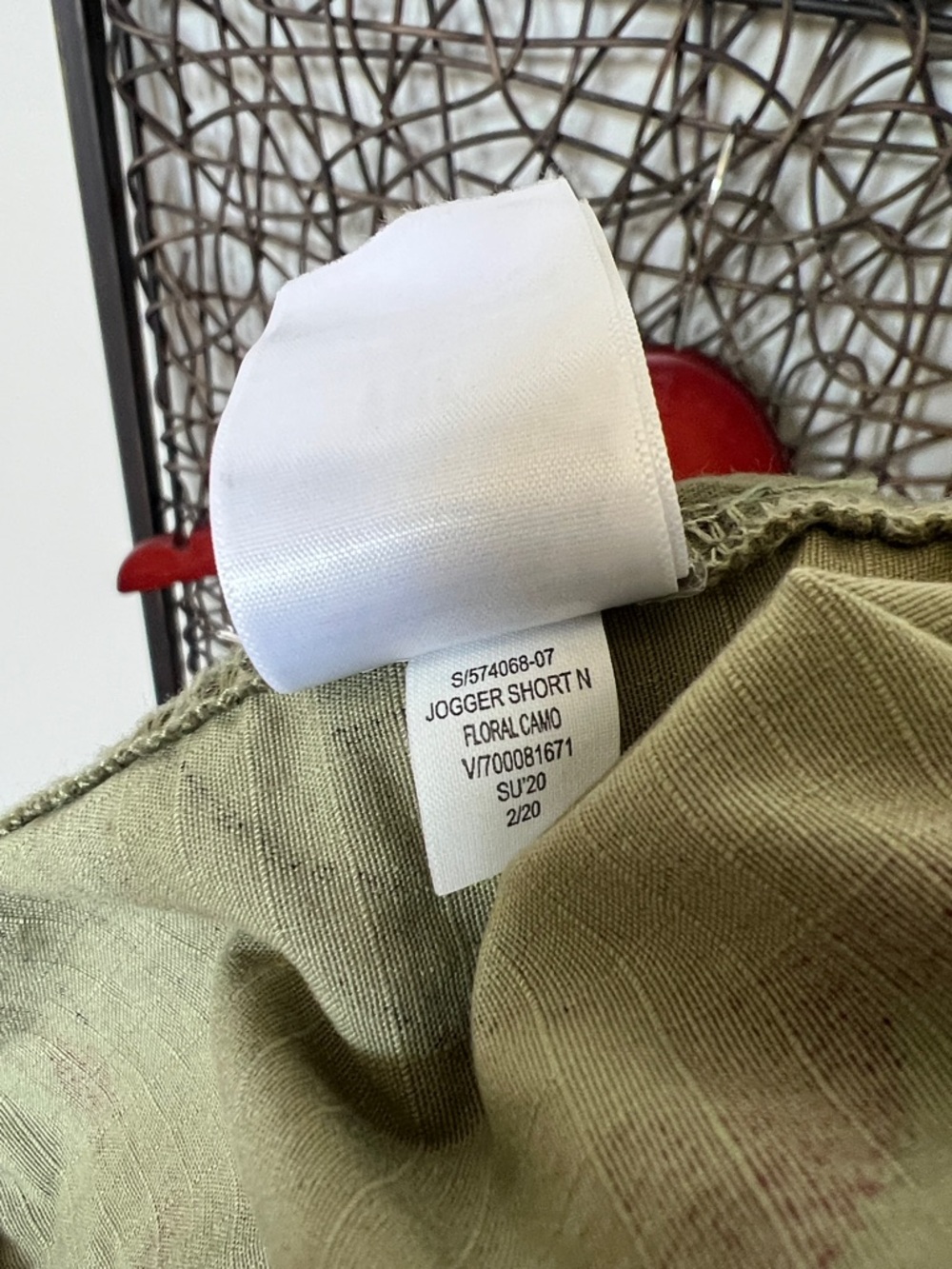 Gapflex 7.5” Easy Jogger Shorts floral tropical camo, Brown Red Green Tan Mens M - Picture 8 of 9